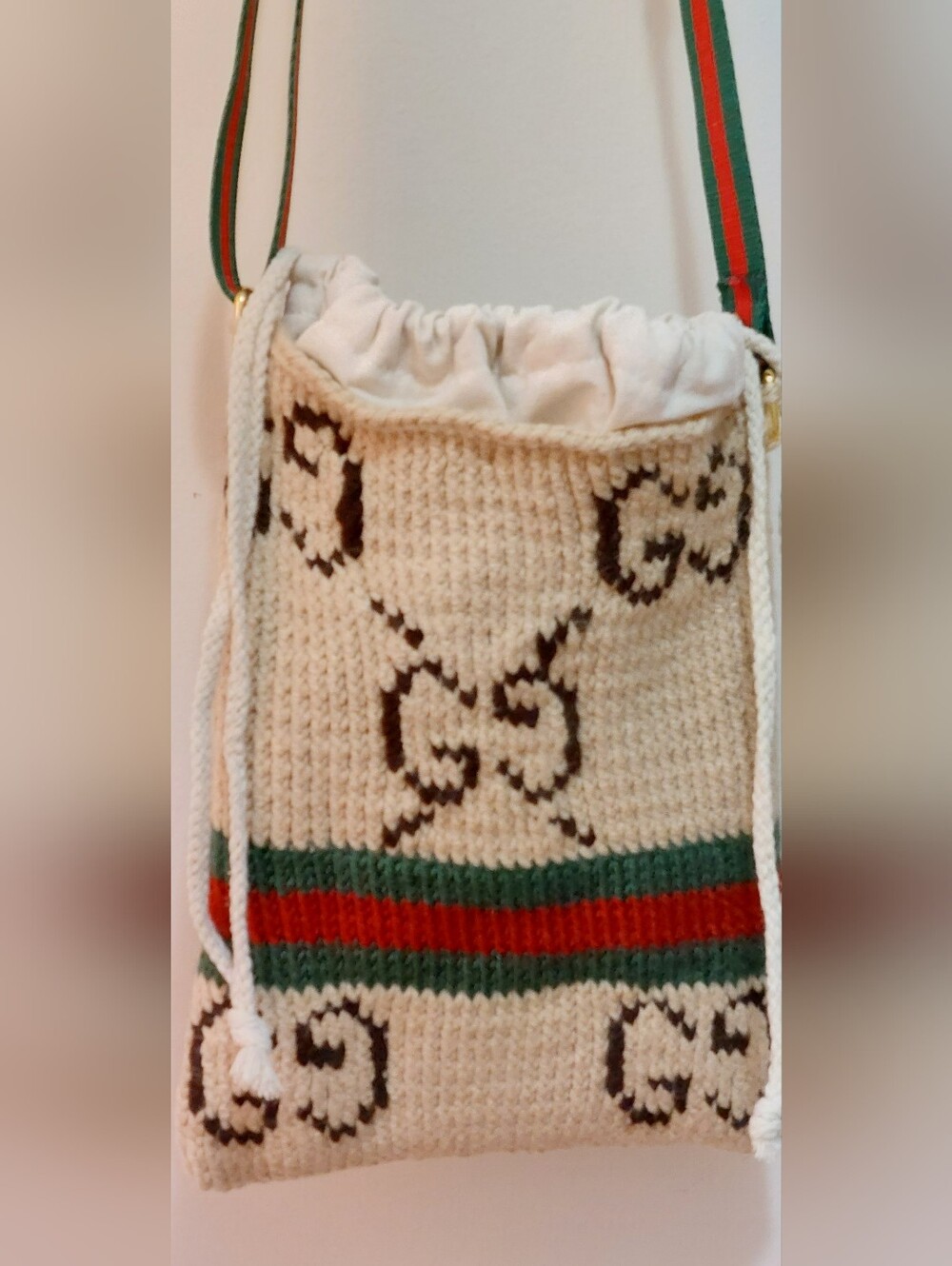 NEW Gucci Beige Knit Crossbody Bag (Medium) GG WebDesign Front Drawstring Closur